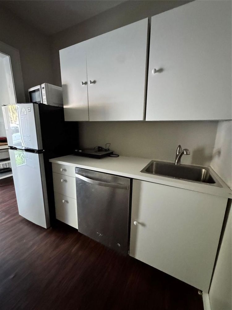 5320 Polk St #14, Houston, TX 77023 for Casa Antigua Realty in Houston, TX