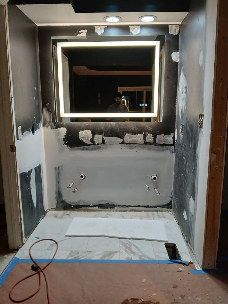 Makanda master and full bath for Dead Tree General Contracting in Carbondale, Illinois