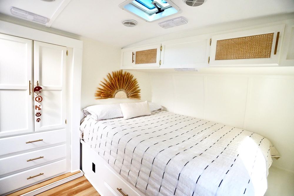 2018 Keystone Passport 2510RB for Mauka to Makai RV Renovations in Los Angeles, CA