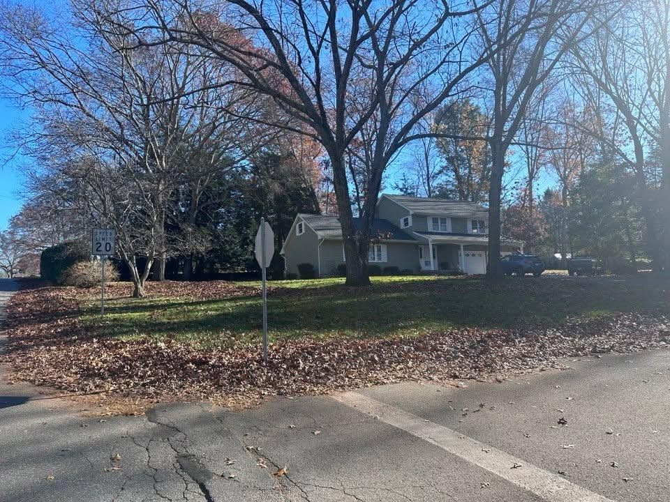 All Photos for Navedo’s Lawn Care LLC in Putnam, CT