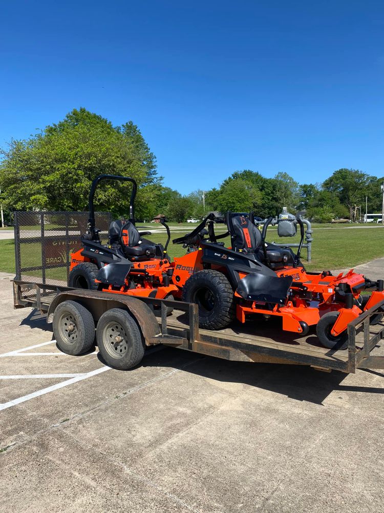 Hunt’s Lawn Care team in New Boston, TX - people or person