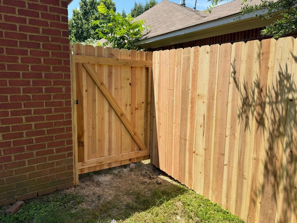 Wood fencing for Frontline Fencing LLC in Hernando, MS