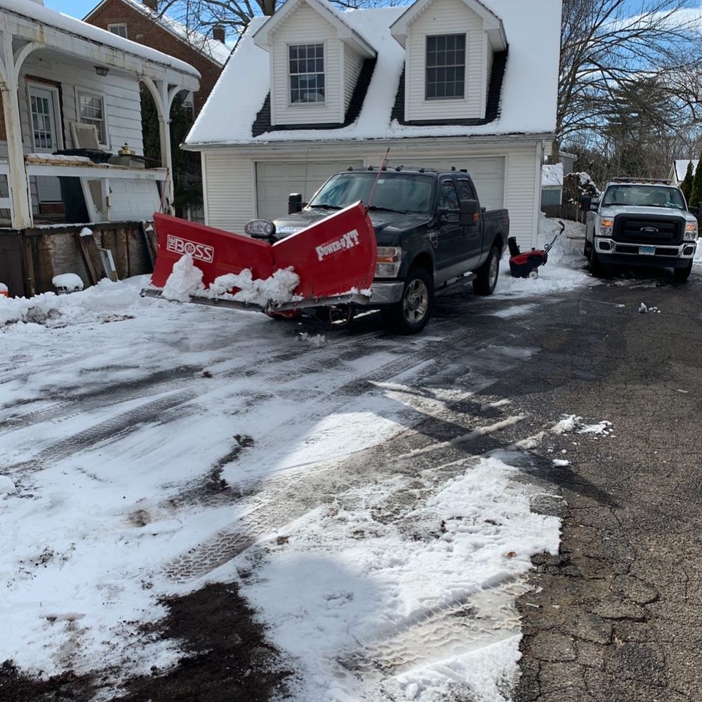 Snow Plowing for B&L Management LLC in East Windsor, CT