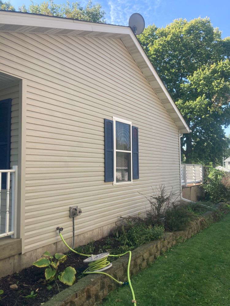 Home Wash for J&J Power Washing and Gutter Cleaning in Sycamore, IL