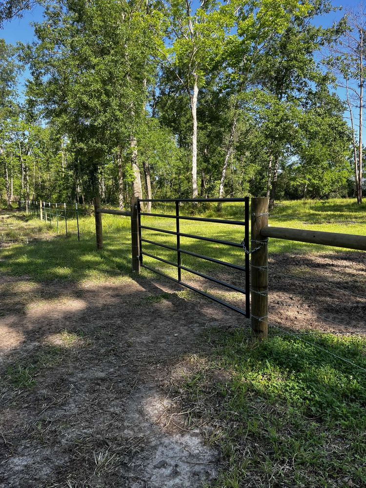 Fences for Bar T Fencing in Dayton, TX