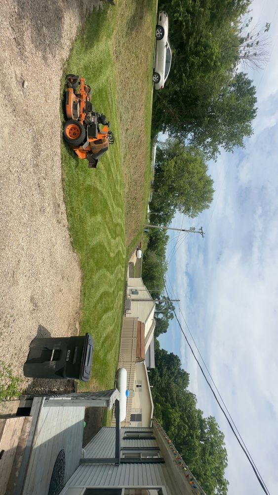 All Photos for FIRST CLASS GRASS LLC in Syracuse, IN