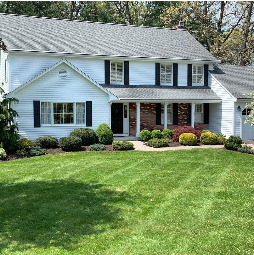 Lawn Care for B&L Management LLC in East Windsor, CT