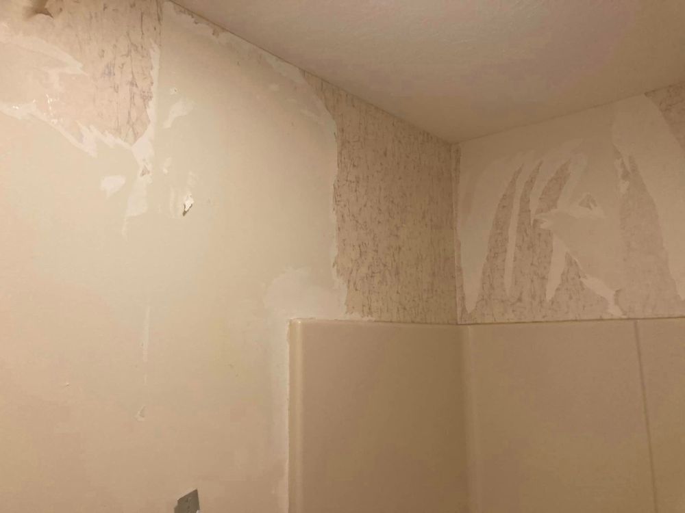 Our Wallpaper Removal service efficiently removes outdated wallpaper, prepping walls for fresh paint or new wallpaper. Say goodbye to old, peeling paper and hello to a sleek, updated look in no time. for Palmetto Painting in Elyria, OH