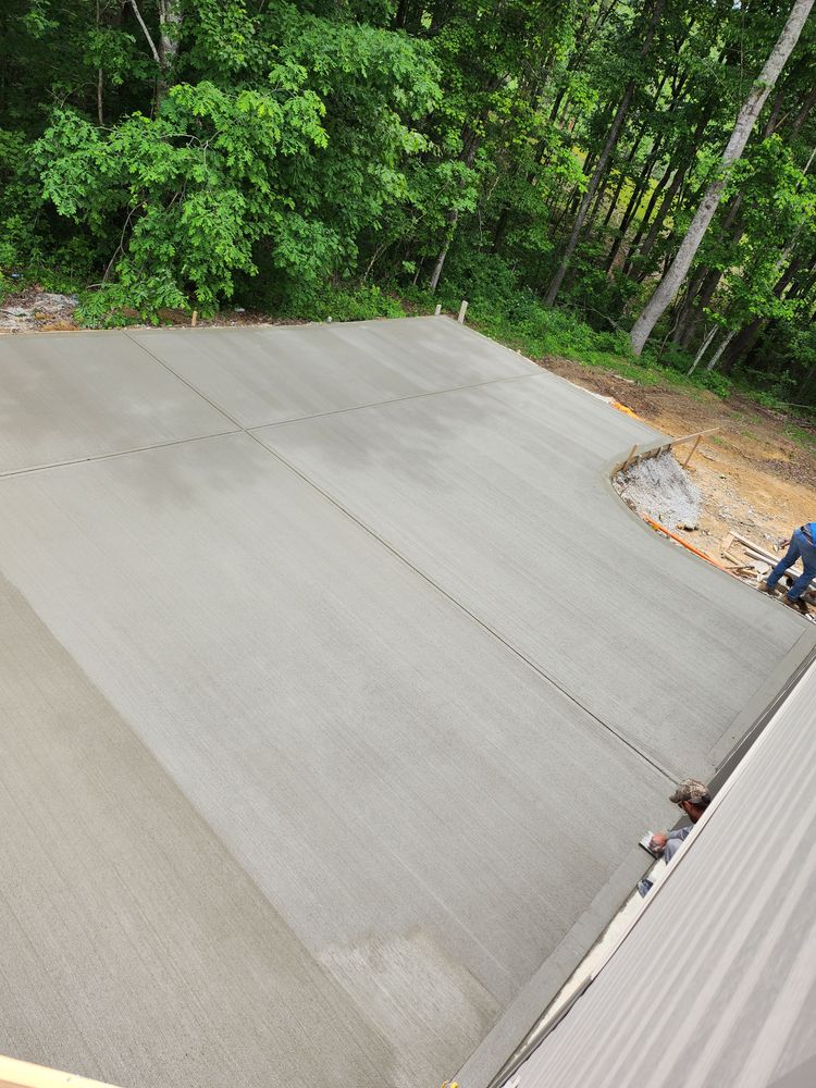 Concrete Driveways for Hellards Excavation and Concrete Services LLC in Mount Vernon, KY