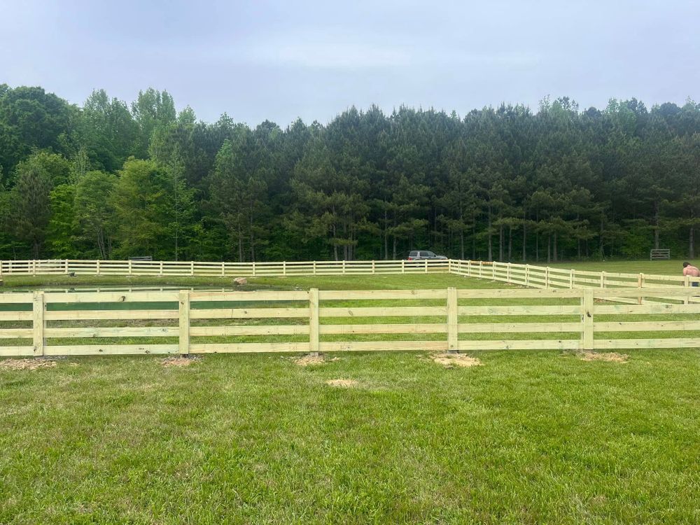 Fences for Browns' Fencing & Equipment in Fairmount, GA