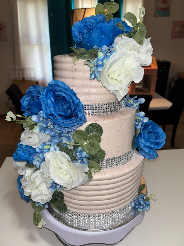 Custom Cakes and Cupcakes for Crumble Creations in Springfield, IL