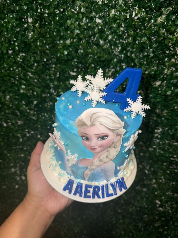 Custom Cakes and Cupcakes for Crumble Creations in Springfield, IL