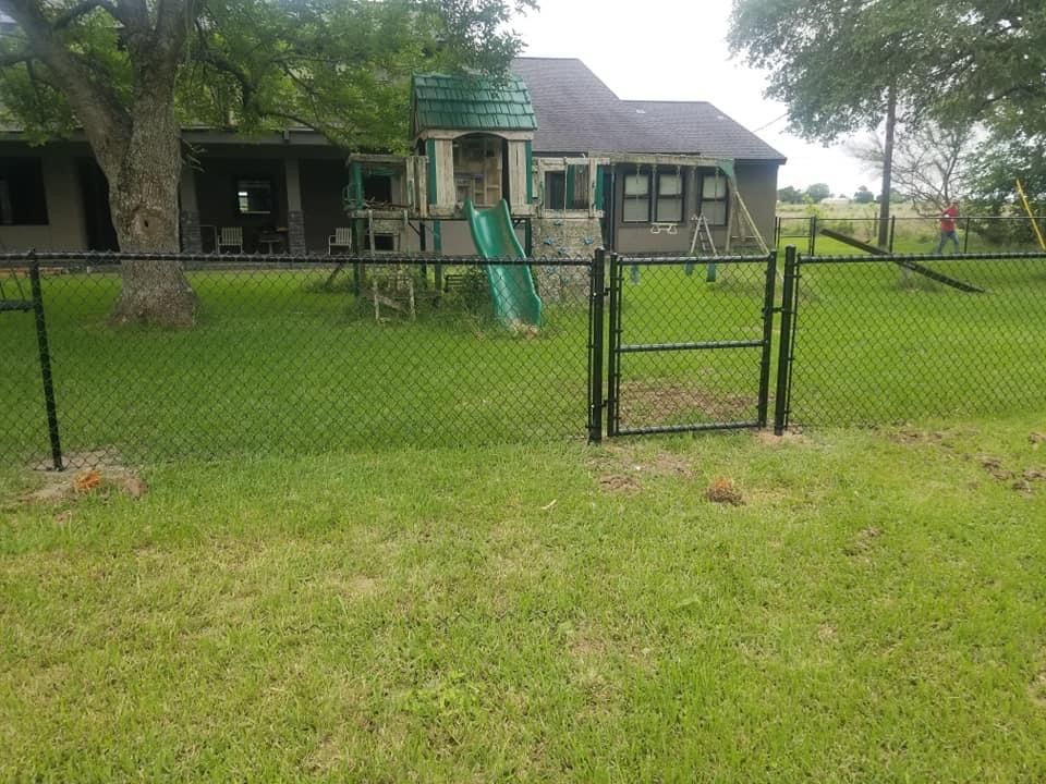 Black Chain Link Fencing for Pride Of Texas Fence Company in Brookshire, TX