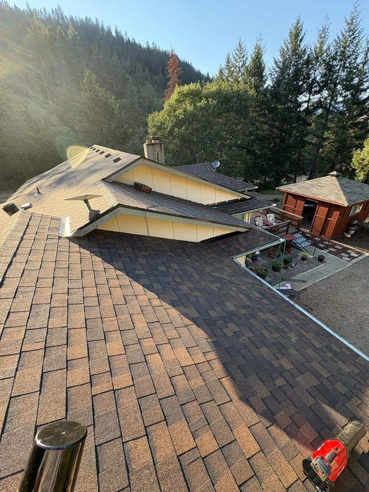 Roofing for Crestwell Roofing Plus LLC in Grants Pass, OR