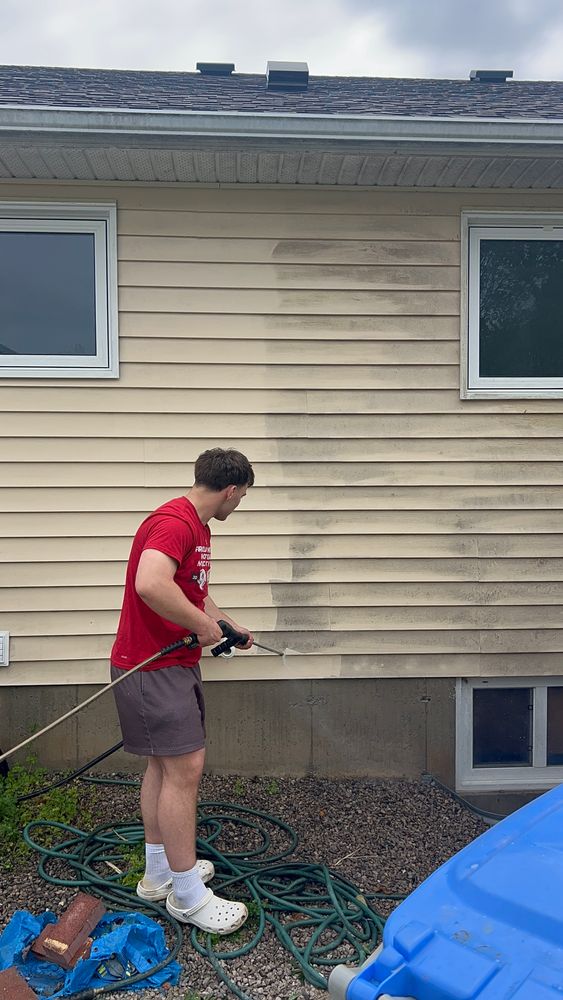 All Photos for CMN Exterior Maintenance in Hamilton, ON