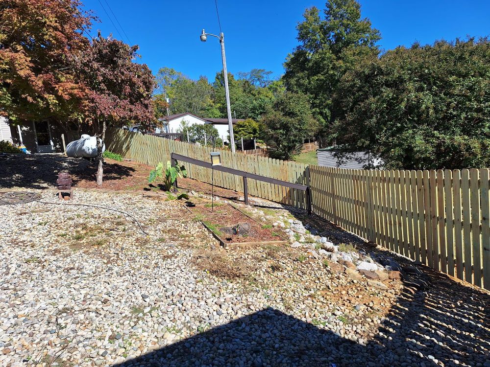 All Photos for Apex Fence in Henderson, KY