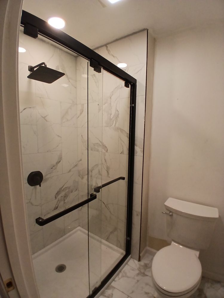 Makanda master and full bath for Dead Tree General Contracting in Carbondale, Illinois