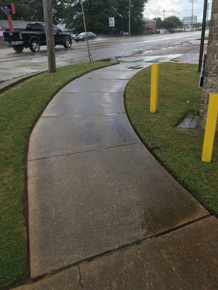 Landscaping for Big Guy's Lawn Care & Landscaping Services in Memphis, TN