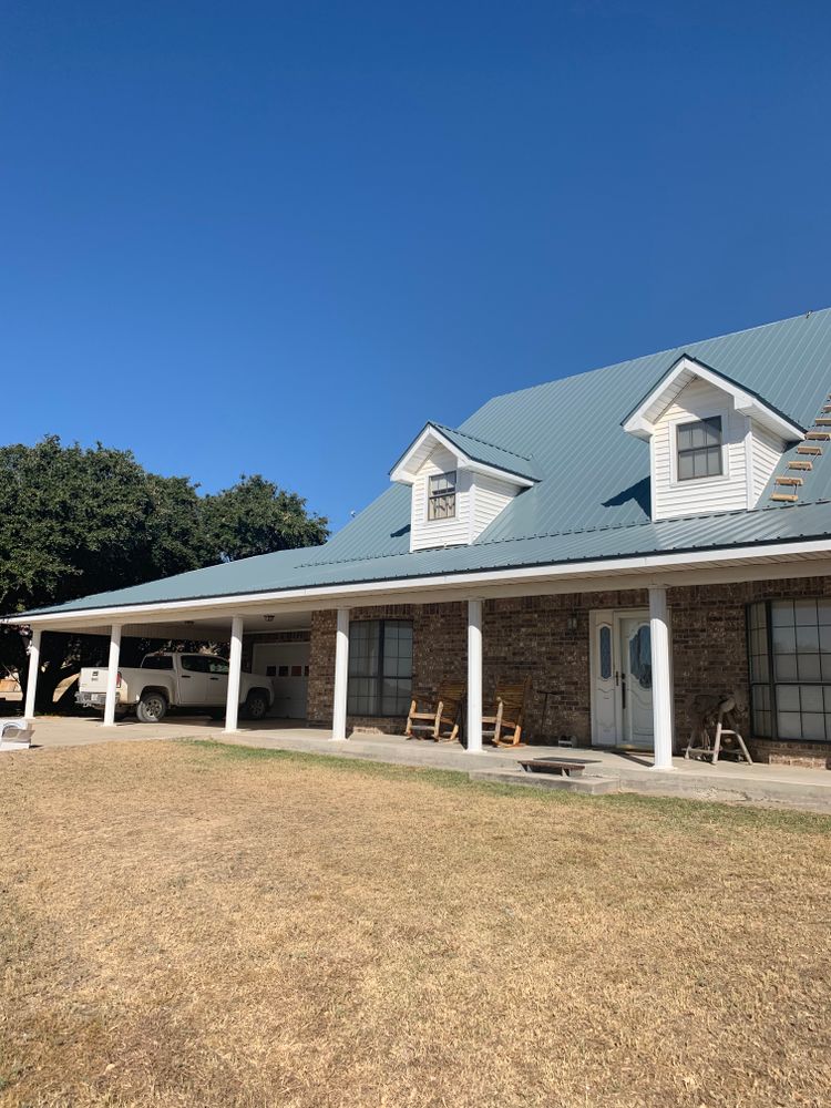 Roofing for D L Construction  in Ballinger, TX