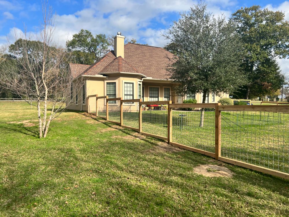 Decorative Wood Fencing  for Pride Of Texas Fence Company in Brookshire, TX