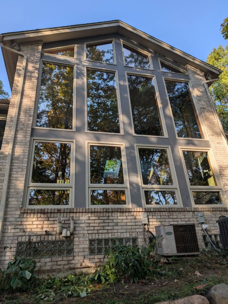 High-Rise Window Cleaning for Kingdom Power Washing & Window Cleaning in Flushing, MI