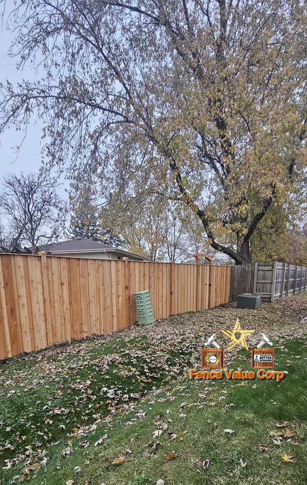 CEDAR WOOD FENCES for Fence Value Corp in Chicago, IL