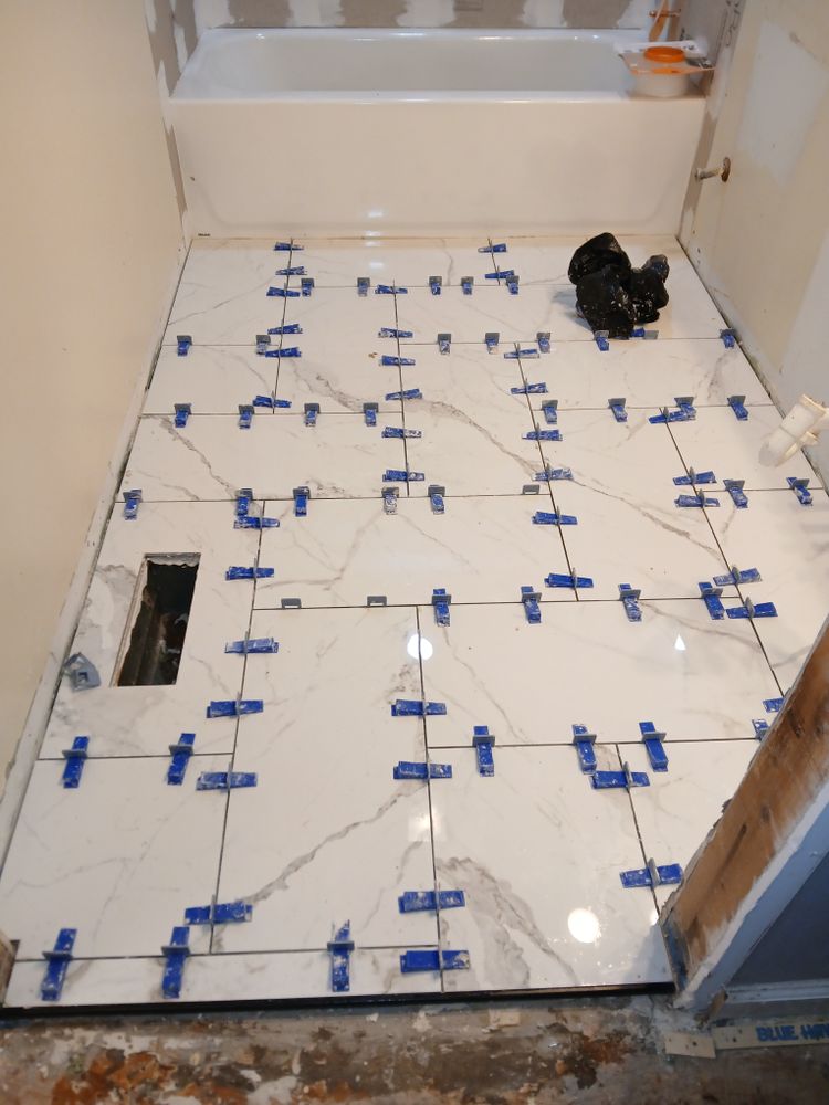 Makanda master and full bath for Dead Tree General Contracting in Carbondale, Illinois