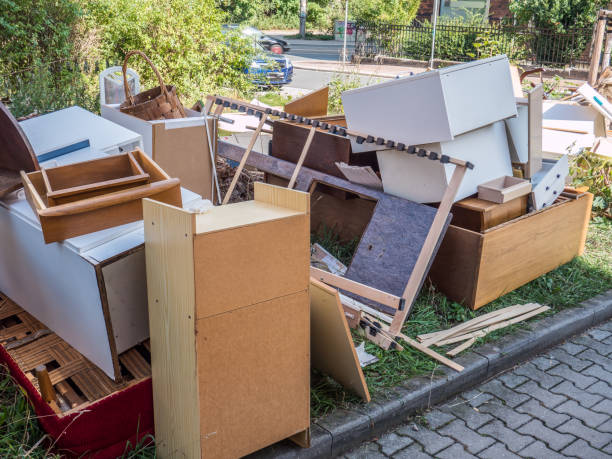 Our comprehensive junk removal service efficiently clears unwanted clutter, giving homeowners a pristine lawn space. Enjoy quick, hassle-free disposal solutions that enhance your outdoor area's beauty while ensuring environmental responsibility. for Strong Island Property Services in West Hempstead, NY