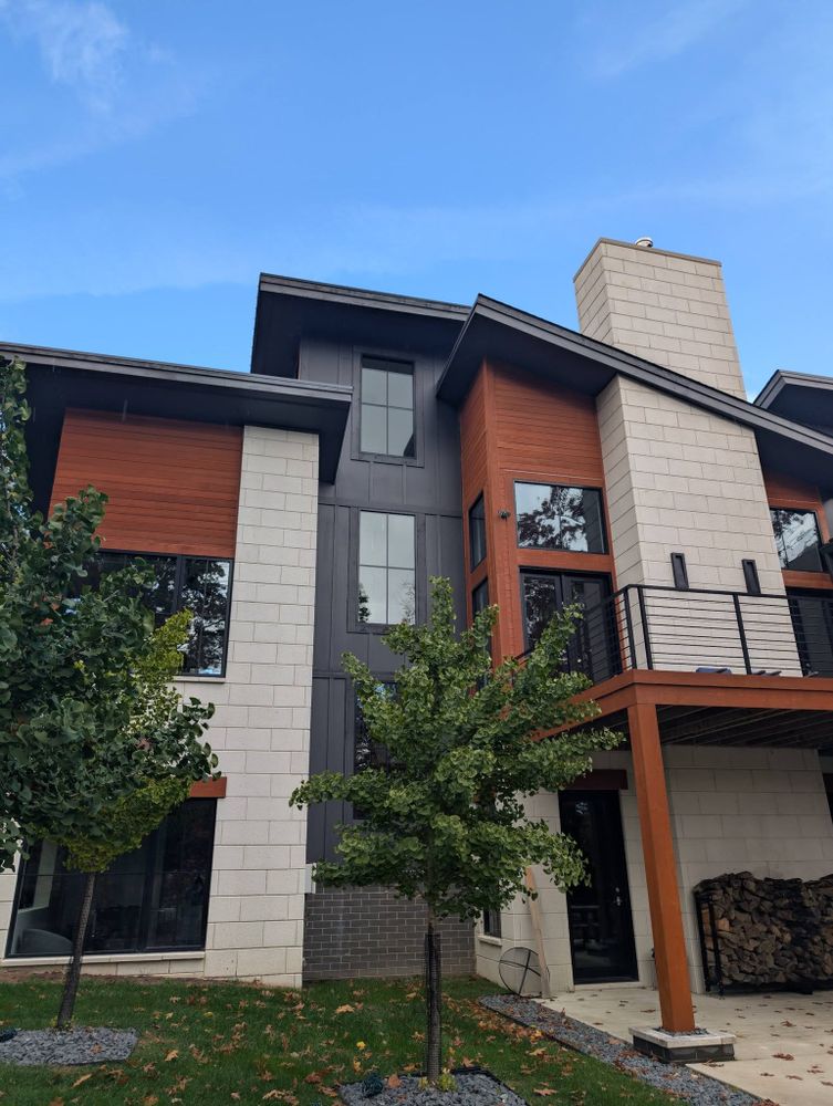 High-Rise Window Cleaning for Kingdom Power Washing & Window Cleaning in Flushing, MI