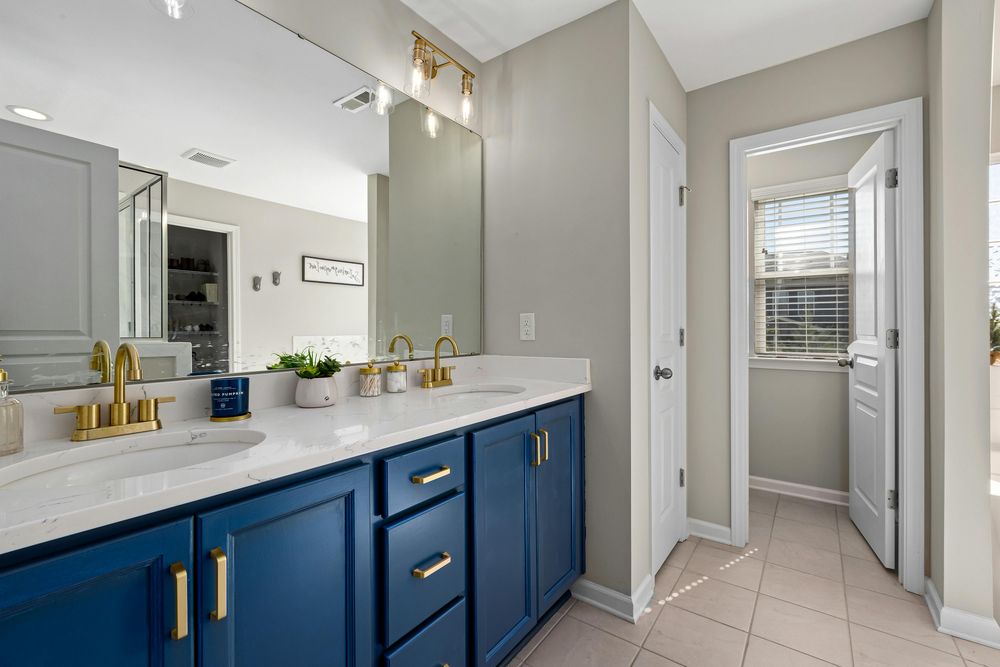 Transform your bathroom with our expert remodeling services. Our team enhances beauty and functionality, using quality materials and craftsmanship to create a space you'll love for years to come. for Diaz Flooring & Remodeling in Dallas, TX
