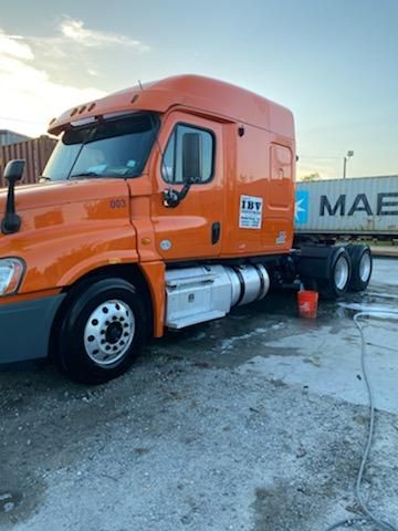 Semi Truck Washing for Apply That Pressure LLC in Savannah, GA