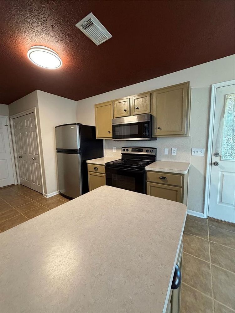 5320 Polk St #14, Houston, TX 77023 for Casa Antigua Realty in Houston, TX