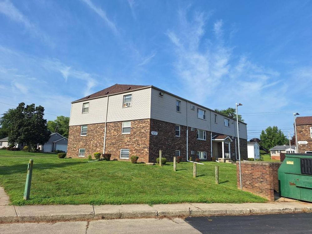 Our Roofing Installation service ensures durable, high-quality roofs with expert craftsmanship. We provide personalized consultations and use premium materials to enhance your home's safety and appeal, ensuring lasting protection against weather elements. for Jays Roofing and Construction in Toledo, Ohio