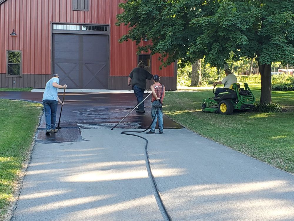 Sealcoating/Asphalt Maintenance for Ratliff Quality Sealcoating in Genoa, IL