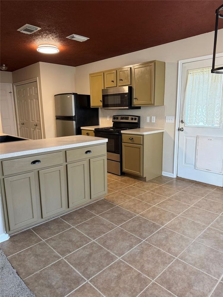 5320 Polk St #14, Houston, TX 77023 for Casa Antigua Realty in Houston, TX