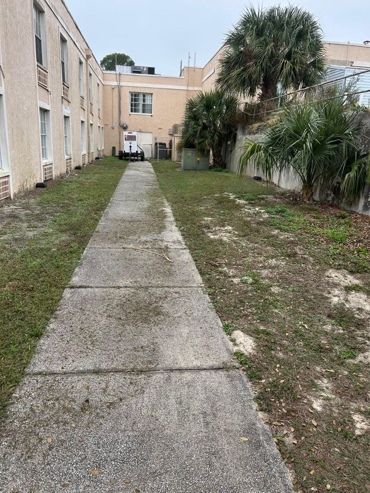 All Photos for Estrada All Pro Lawn Service in Auburndale, Florida