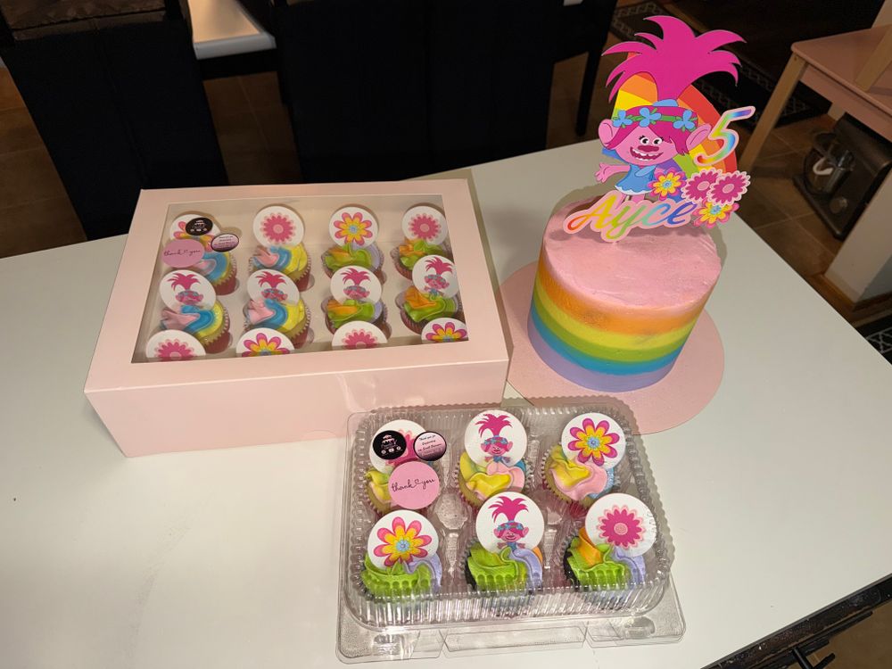 Custom Cakes and Cupcakes for Crumble Creations in Springfield, IL