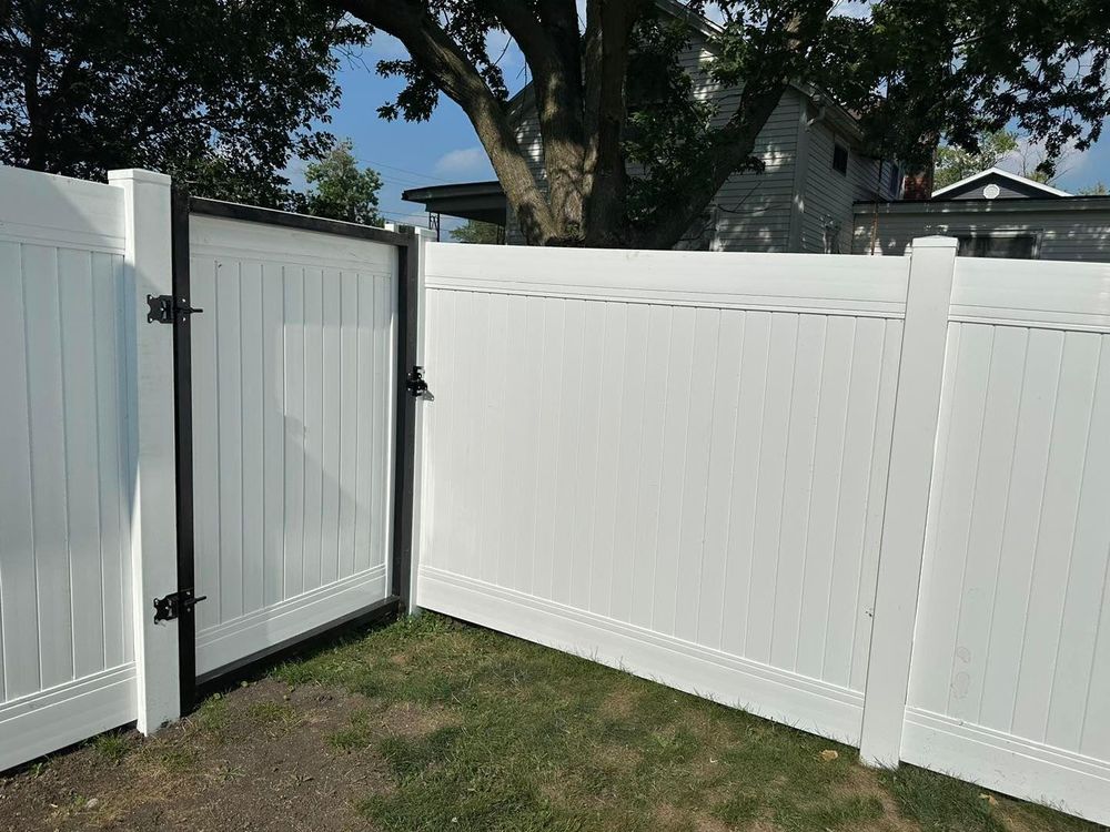 Fence Installation for Illinois Fence & outdoor co. in Kewanee, Illinois