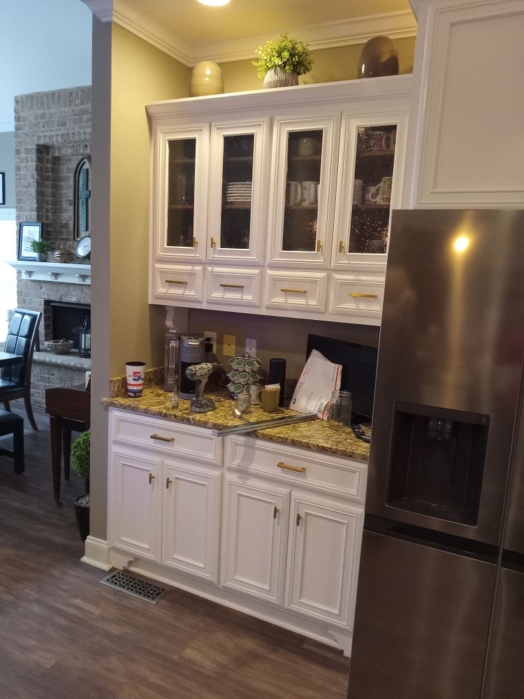 Cabinets for Universal Painting and Services LLC in Warner Robins, GA