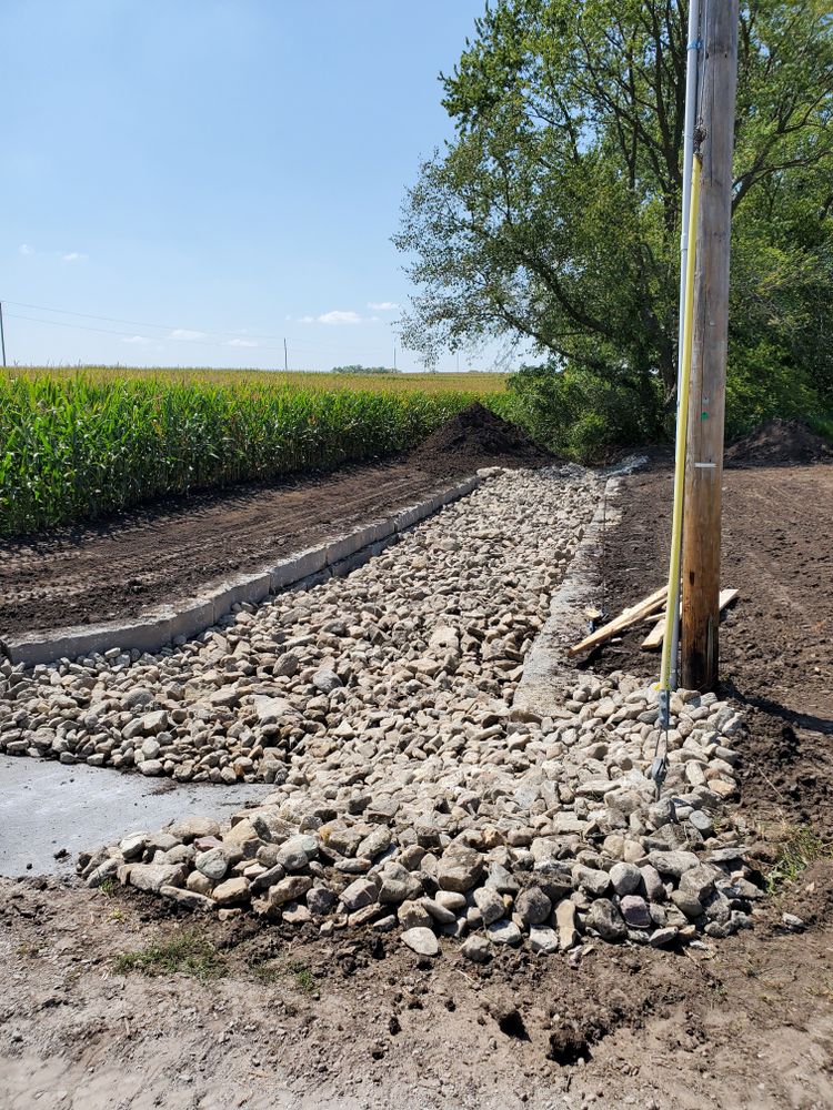 Limestone Rock Walls for Viking Dirtworks and Landscaping in Gallatin, MO