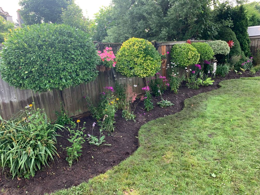 Garden Maintenance & Planting for Calderwood Landscapes in Oakville, ON