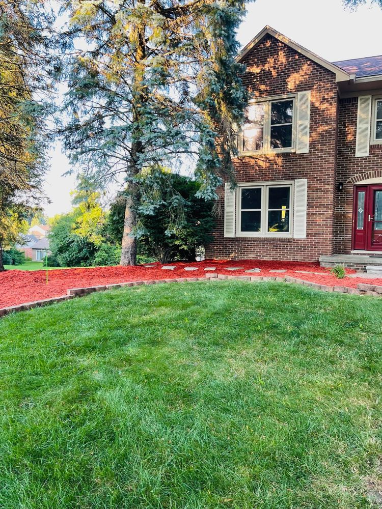 Landscaping & Lawn Care for Mulch & Dig in West Bloomfield Township, MI