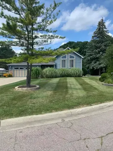 R and R Landcare team in Birch Run, MI - people or person