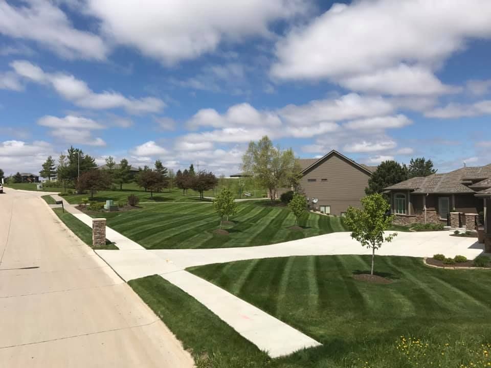 Mowing for Lawn Pros in Omaha, NE