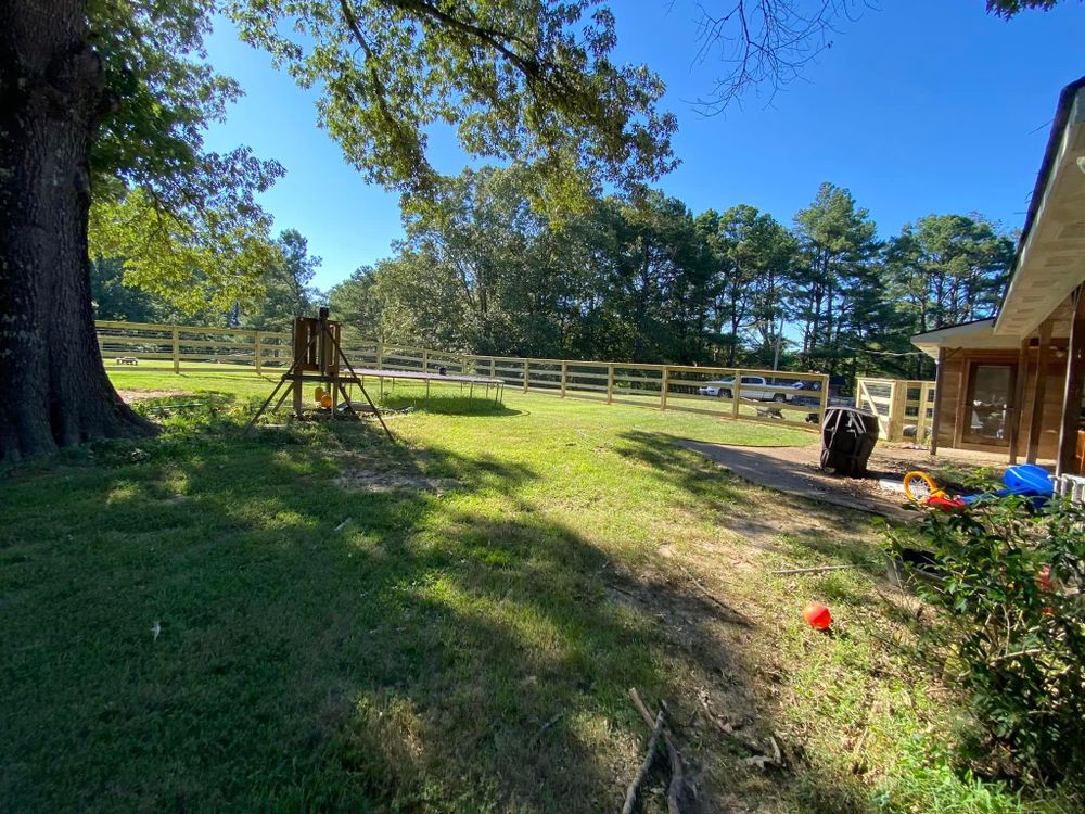 Custom Wooden Fences for Manning Fence, LLC in Hernando, MS