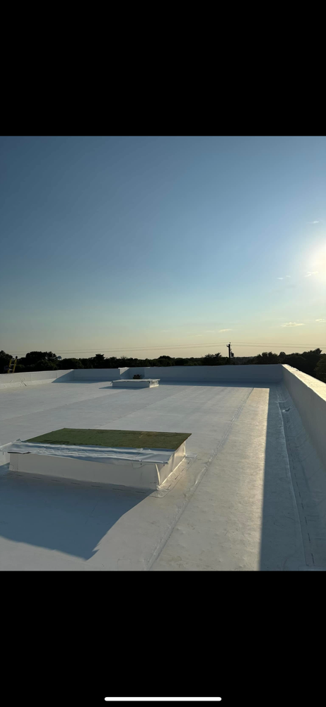 Our Commercial Flat Roofs service ensures durability and energy efficiency, providing high-quality installation and maintenance for optimal protection of your home’s exterior with long-lasting materials designed to withstand harsh weather conditions. for KY Gutter Pro & Specialty Roofing Systems in Monticello, KY