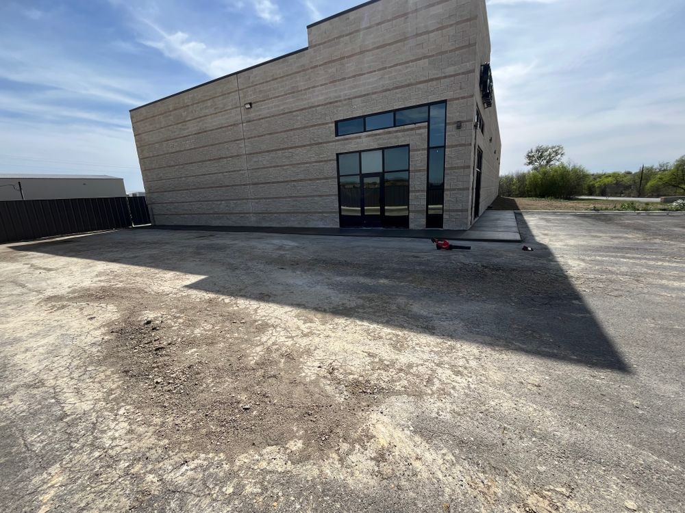Walkways& Driveways for Leo's Concrete Crew in Elgin, TX
