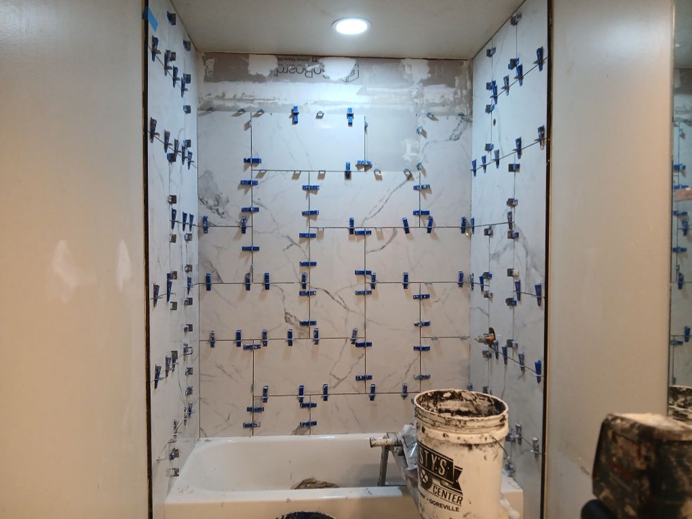 Makanda master and full bath for Dead Tree General Contracting in Carbondale, Illinois