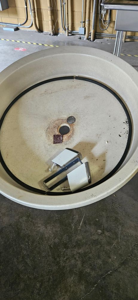 bathroom maintenance for Mid-Mountain Maintenance in Bonney Lake, WA