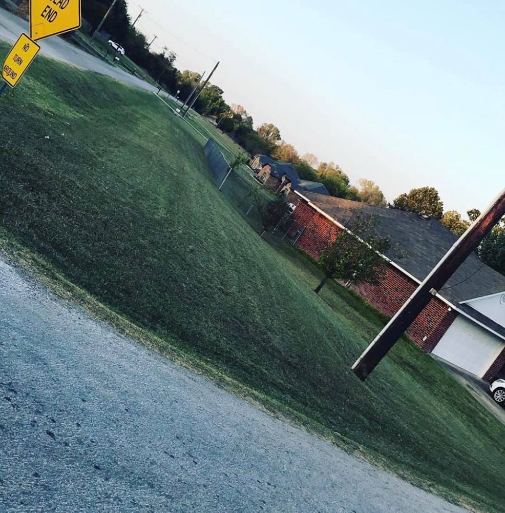Landscaping for Juniors Lawn Service in Waxahachie, TX